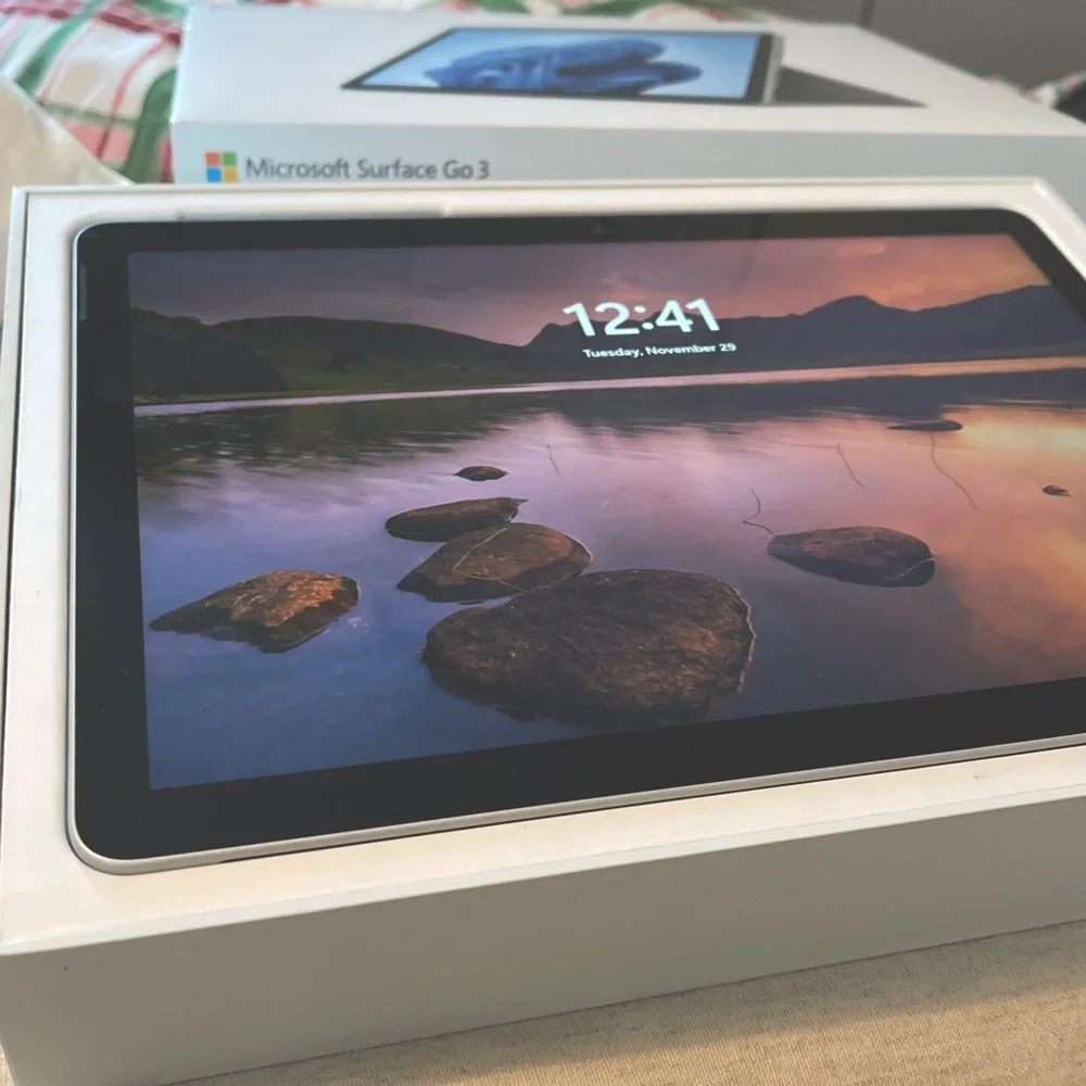 Microsoft Surface pro 3 w/ Microsoft Signature Type Cover